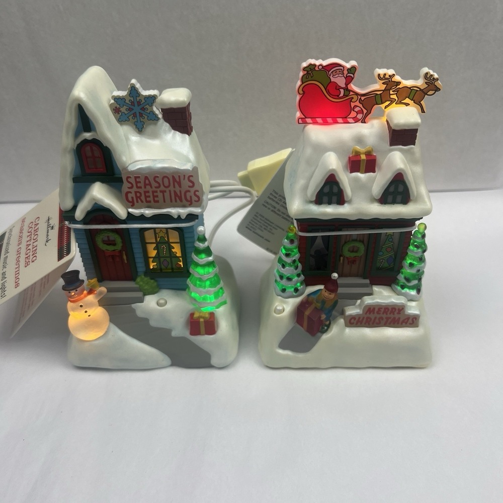 2009 Hallmark Caroling Cottages NWT Synchronized Xmas‎ Music & Lights Set 2
